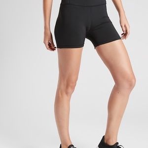 Athleta Women's Lightning Short 5" Black Small EUC